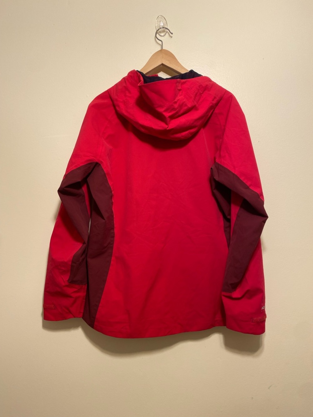 Craghoppers Bright Red Hooded Outdoor Jacket with Dark Red Panels. Size XL - Picture 2 of 8